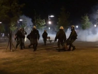 Στον εισαγγελέα οδηγήθηκαν οι 11 από τους 15 συλληφθέντες για τα επεισόδια που έγιναν χθες στο κέντρο της Θεσσαλονίκης